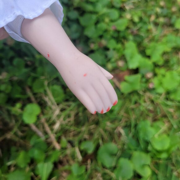 24" Porcelain Victorian Doll With Floral Dress & Bonnet By The Village Crossroad - Picture 6 of 7